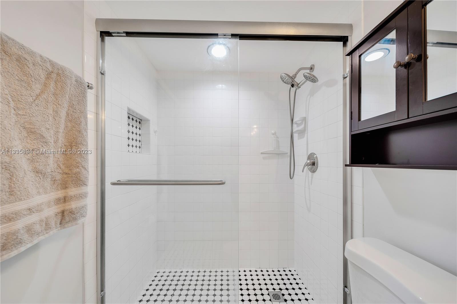 11527 SW 64th St Unit: E82