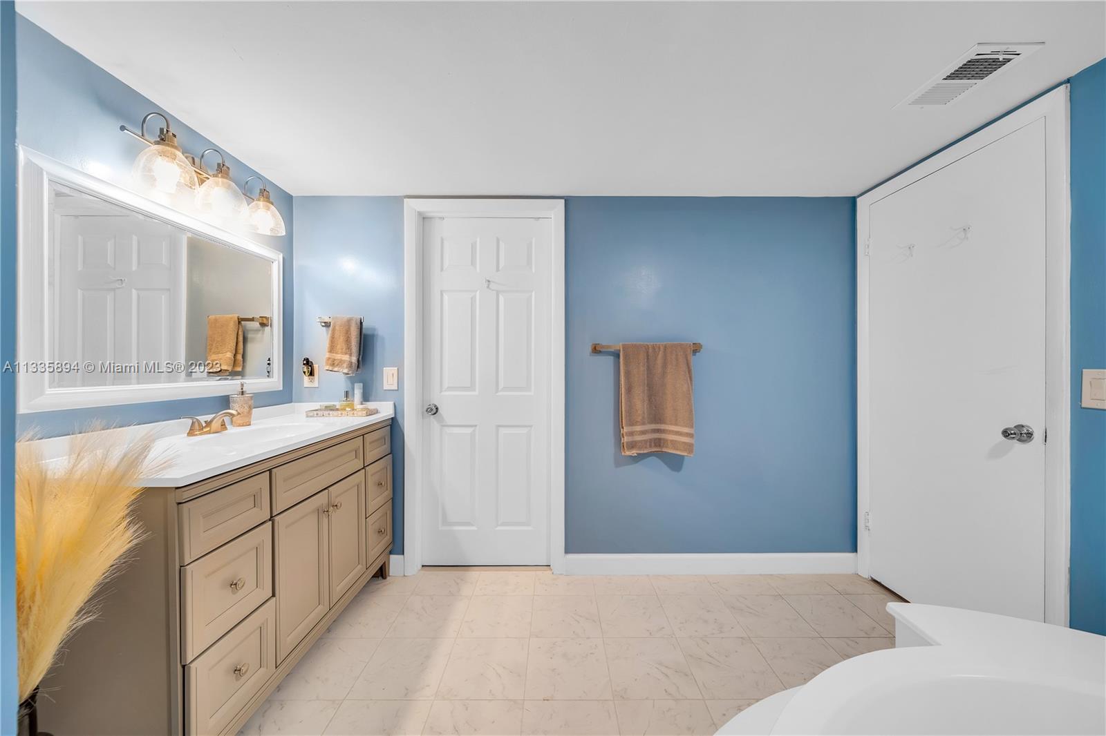 11527 SW 64th St Unit: E82