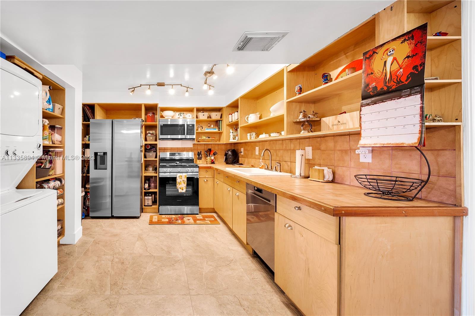 11527 SW 64th St Unit: E82