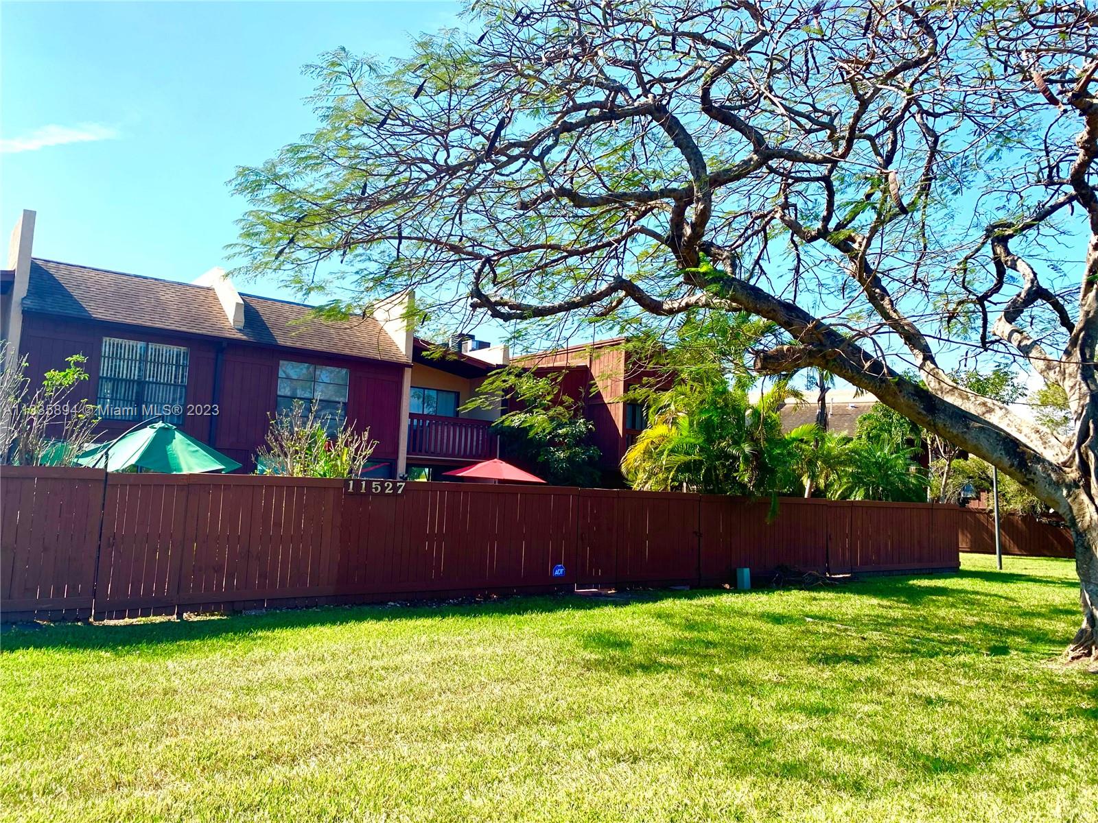 11527 SW 64th St Unit: E82