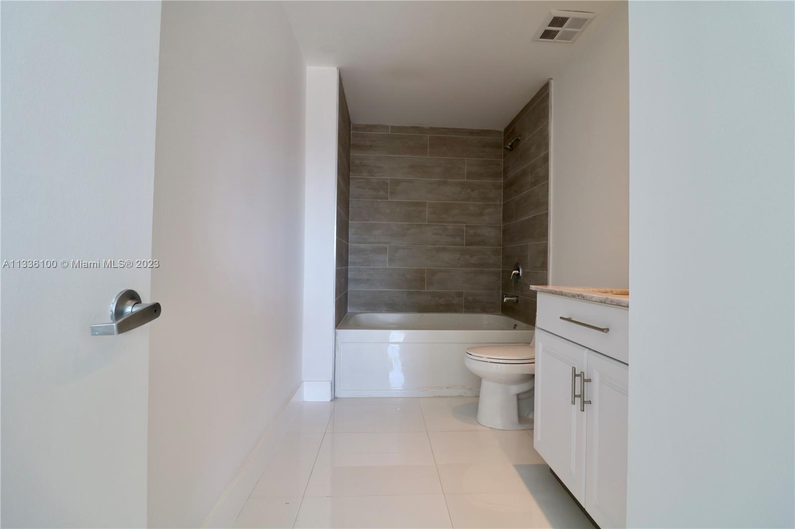 10 SW South River Dr Unit: 706