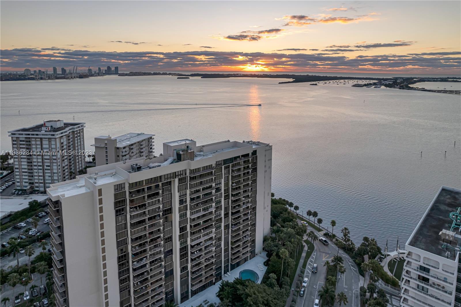 1450 Brickell Bay Dr Unit: 1006
