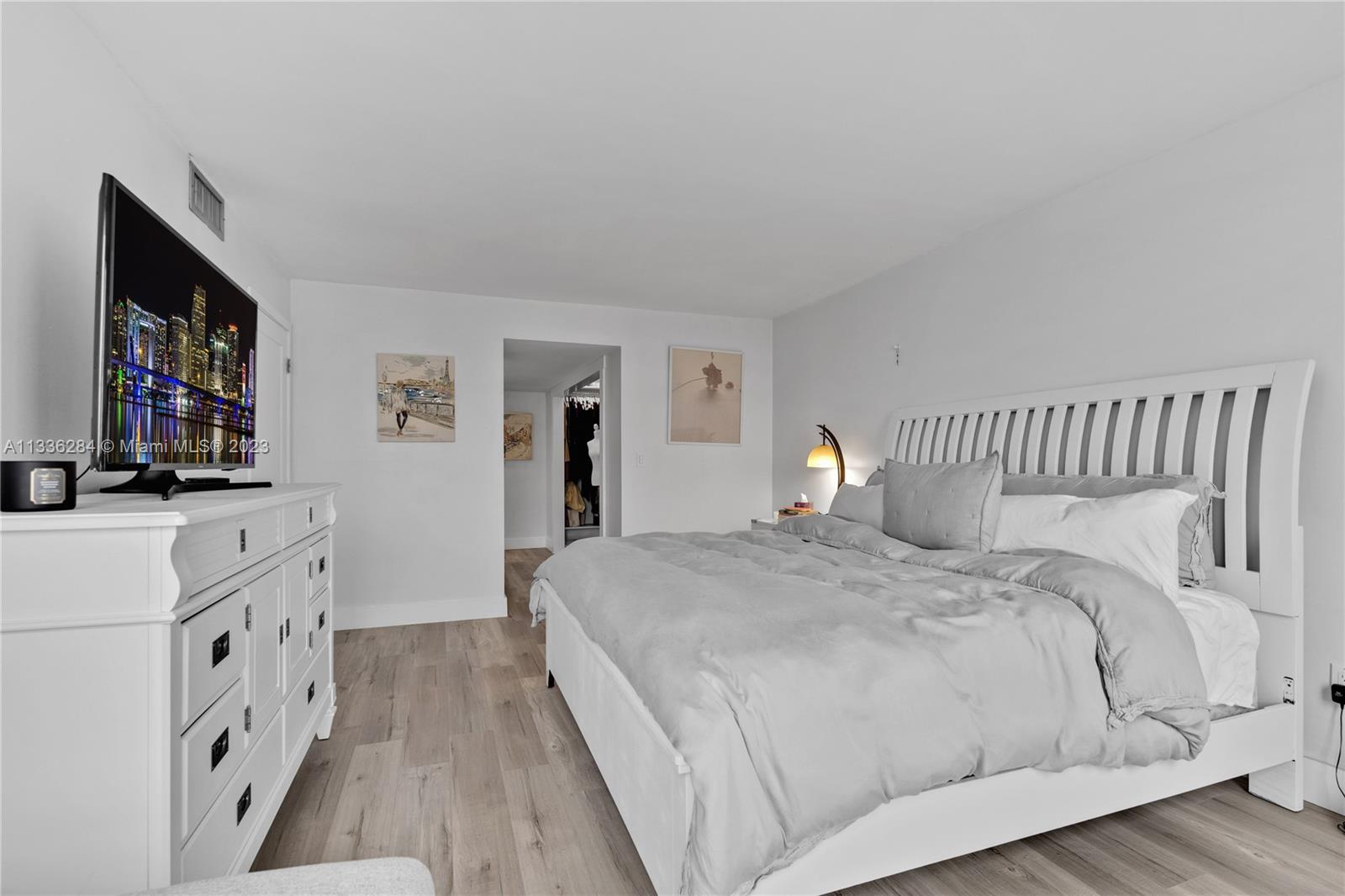 1450 Brickell Bay Dr Unit: 1006