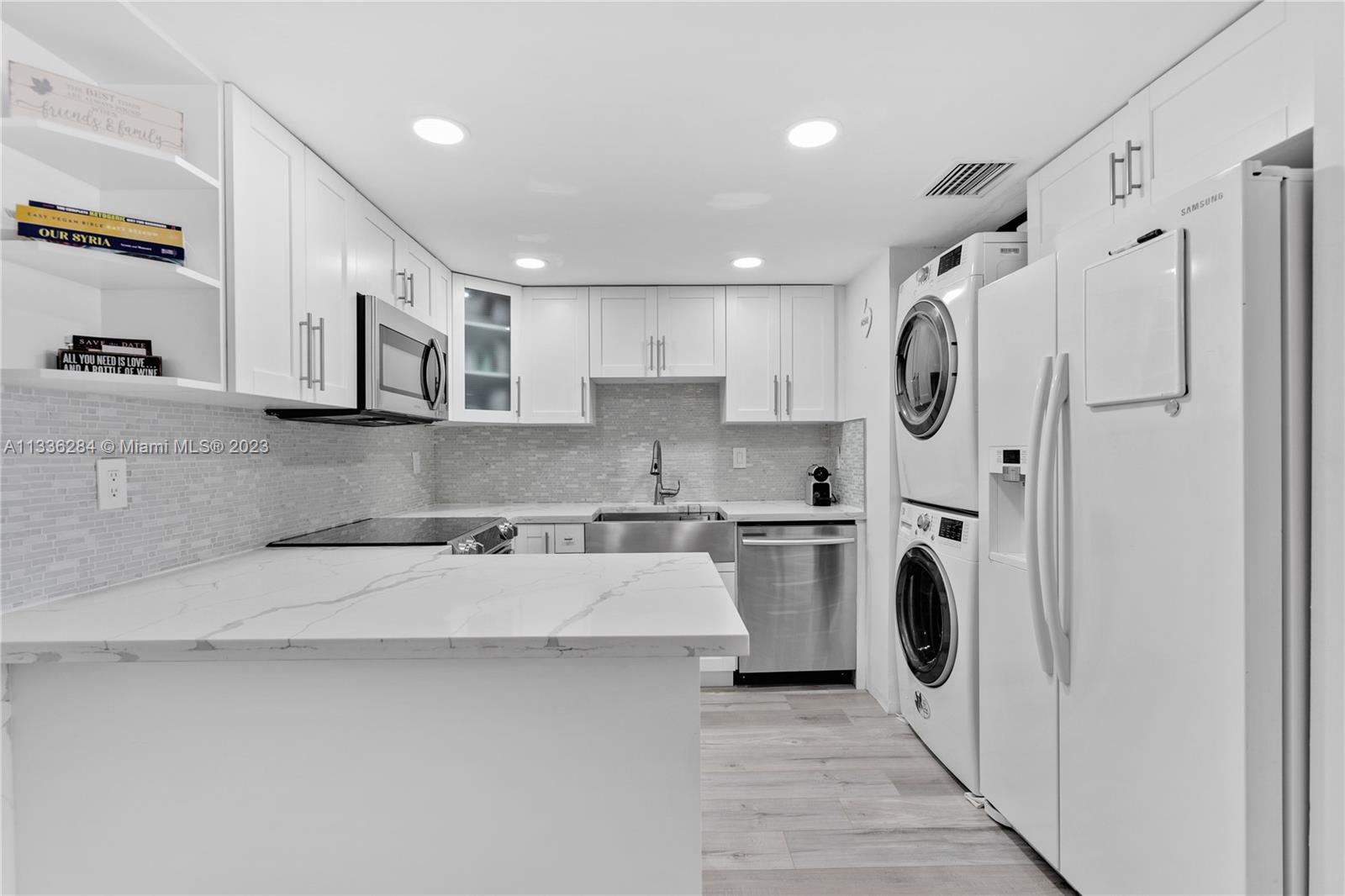 1450 Brickell Bay Dr Unit: 1006