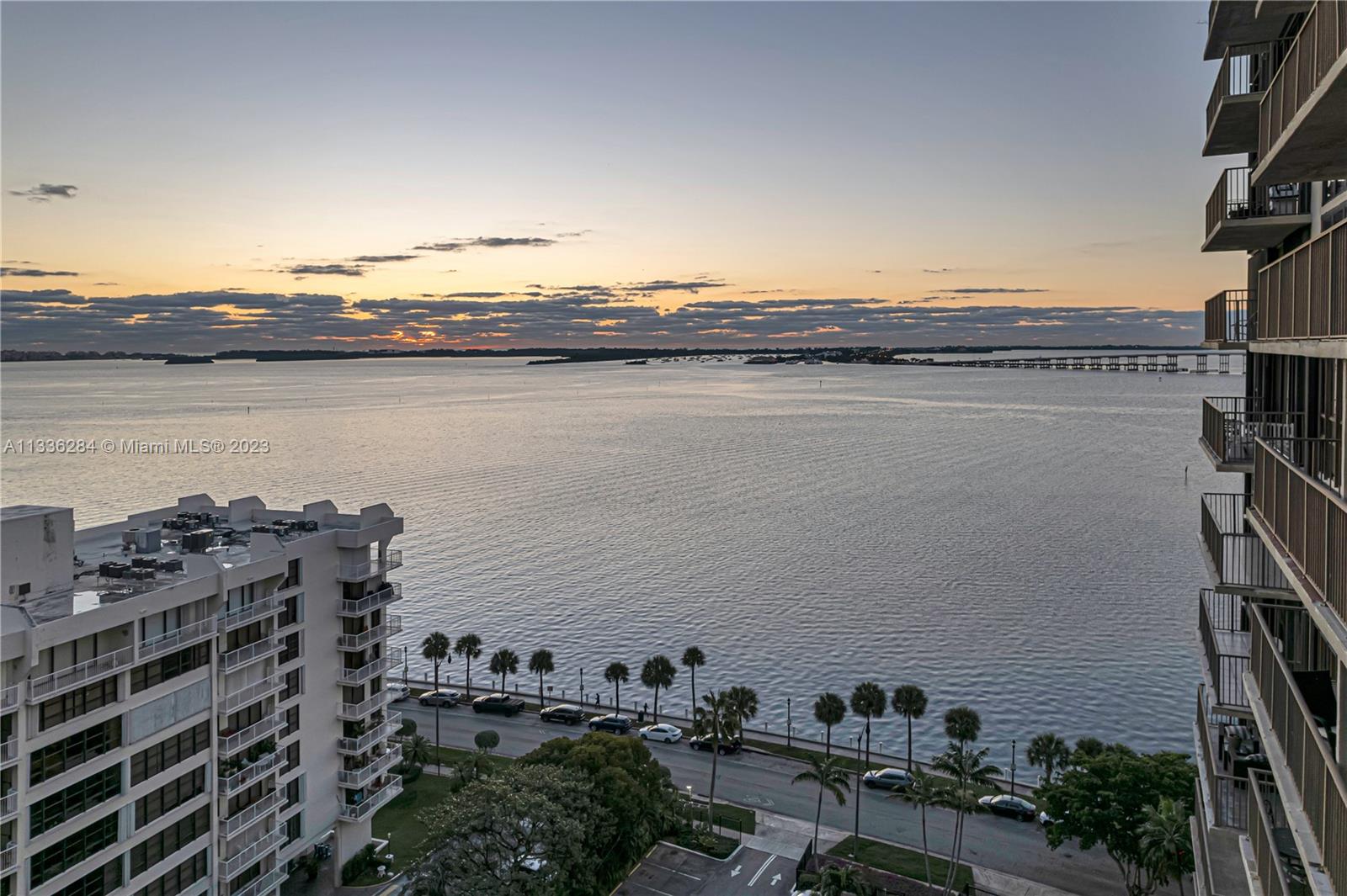 1450 Brickell Bay Dr Unit: 1006