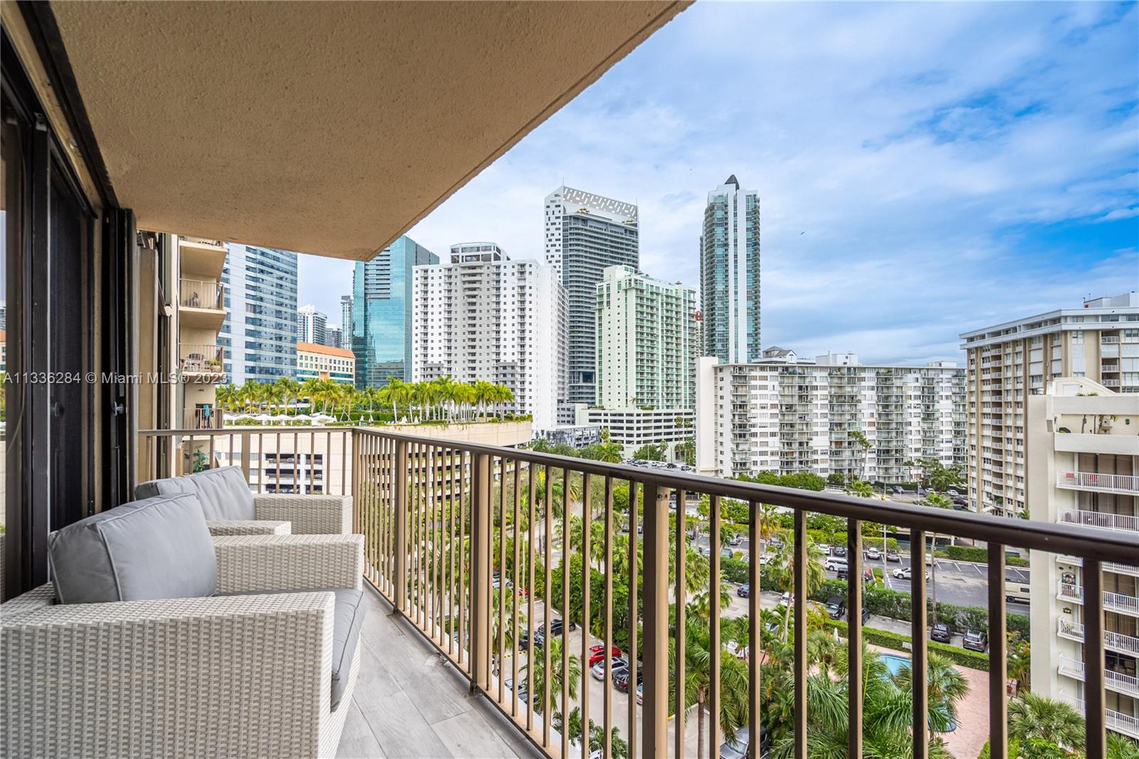 1450 Brickell Bay Dr Unit: 1006