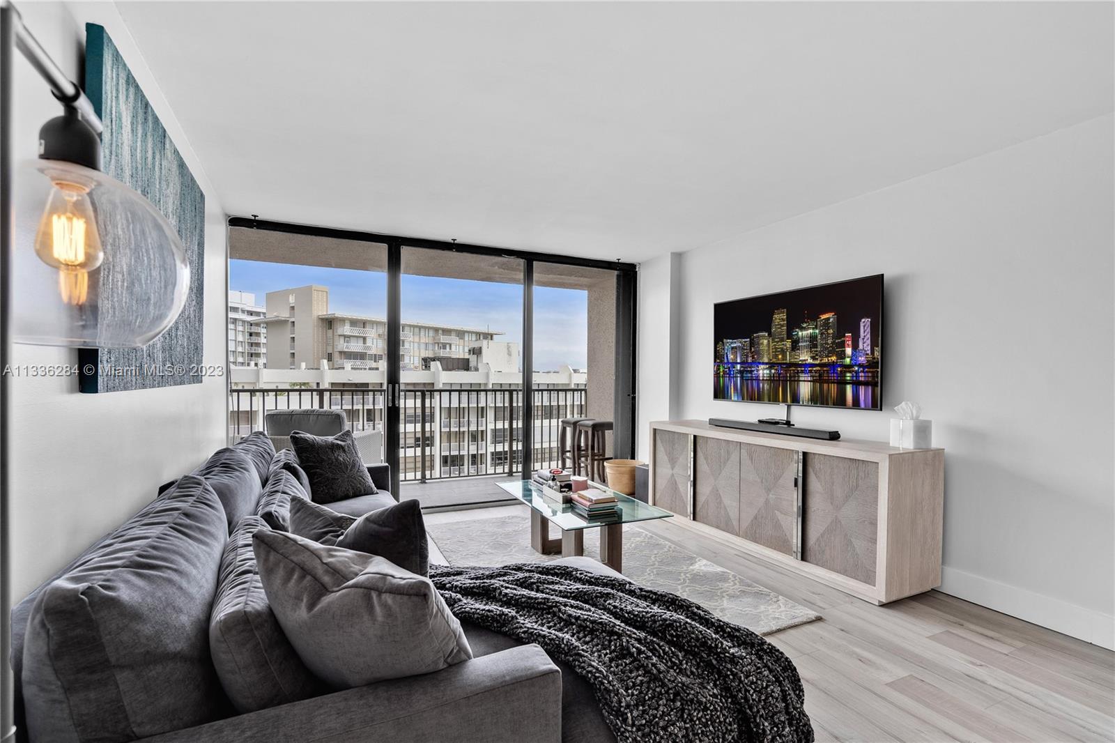 1450 Brickell Bay Dr Unit: 1006