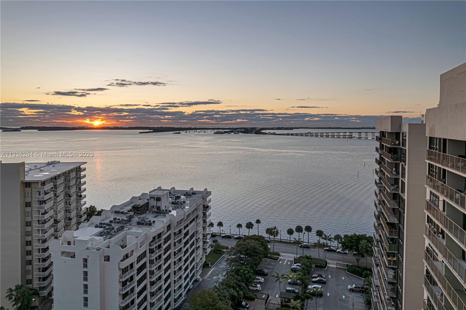 1450 Brickell Bay Dr Unit: 1006