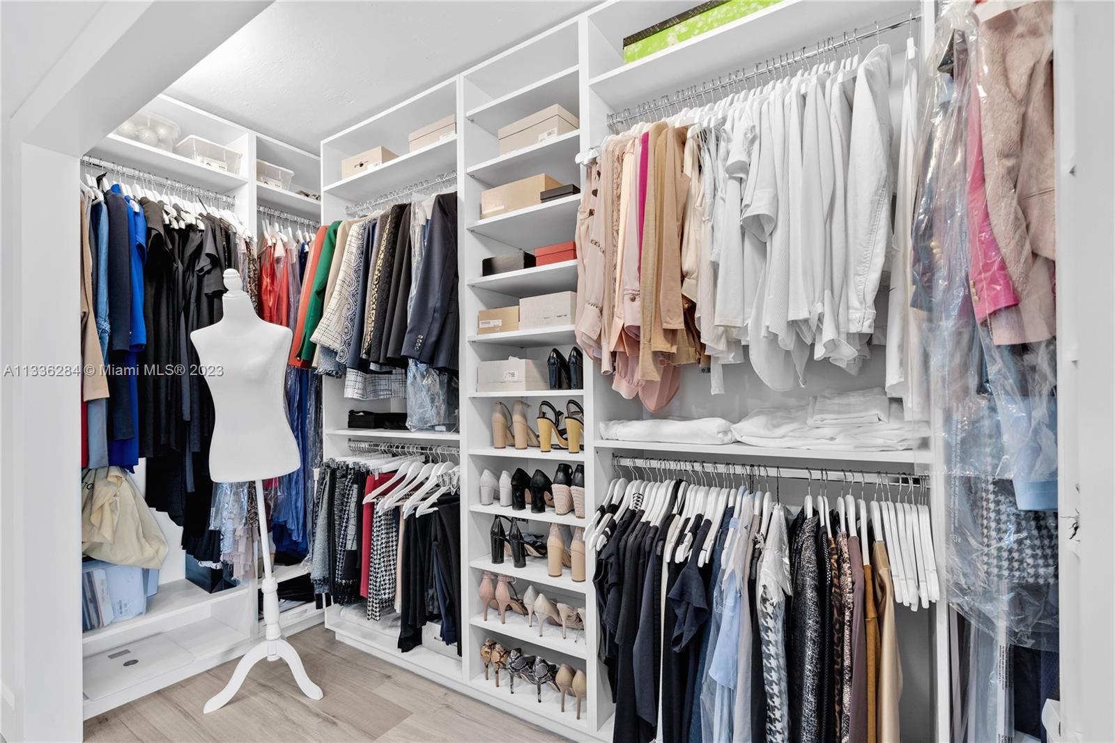 1450 Brickell Bay Dr Unit: 1006