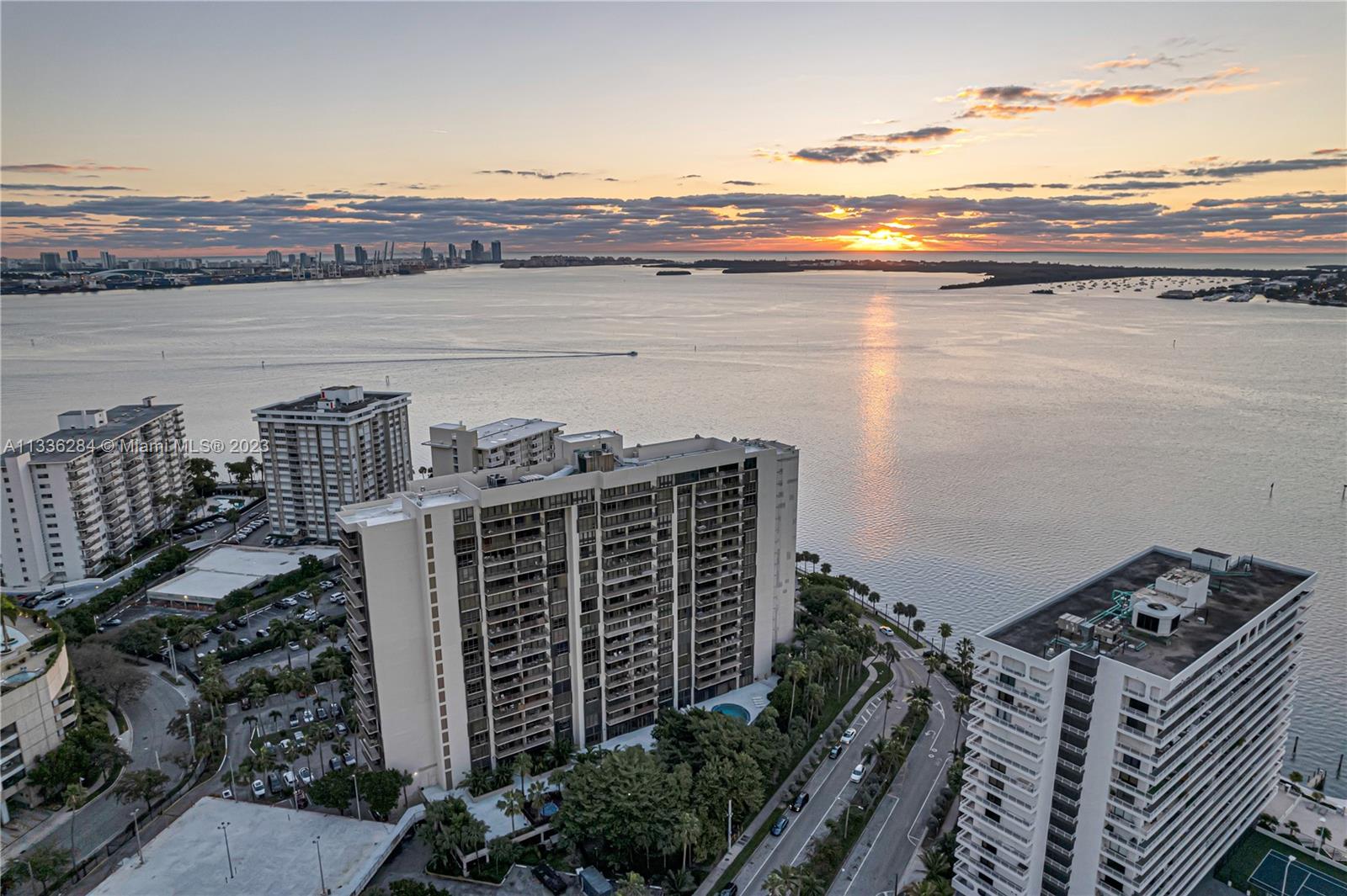 1450 Brickell Bay Dr Unit: 1006