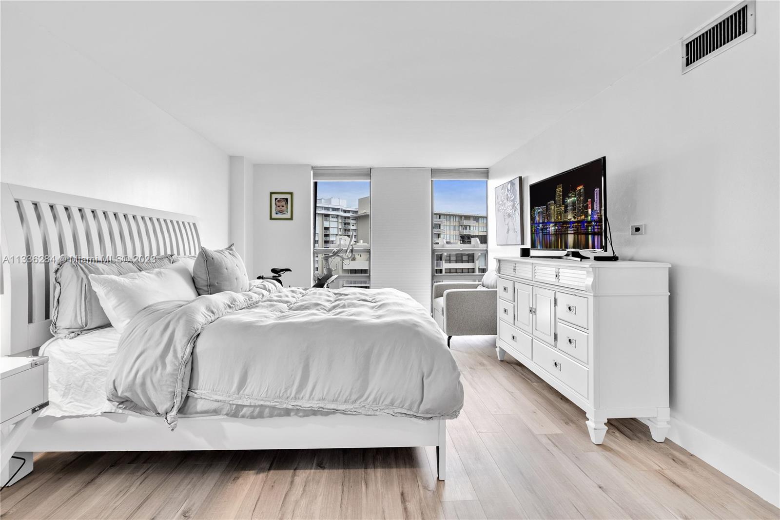 1450 Brickell Bay Dr Unit: 1006