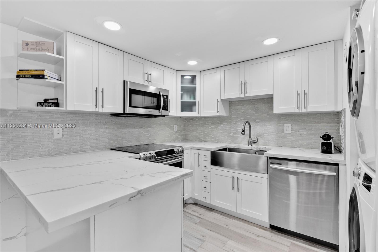 1450 Brickell Bay Dr Unit: 1006