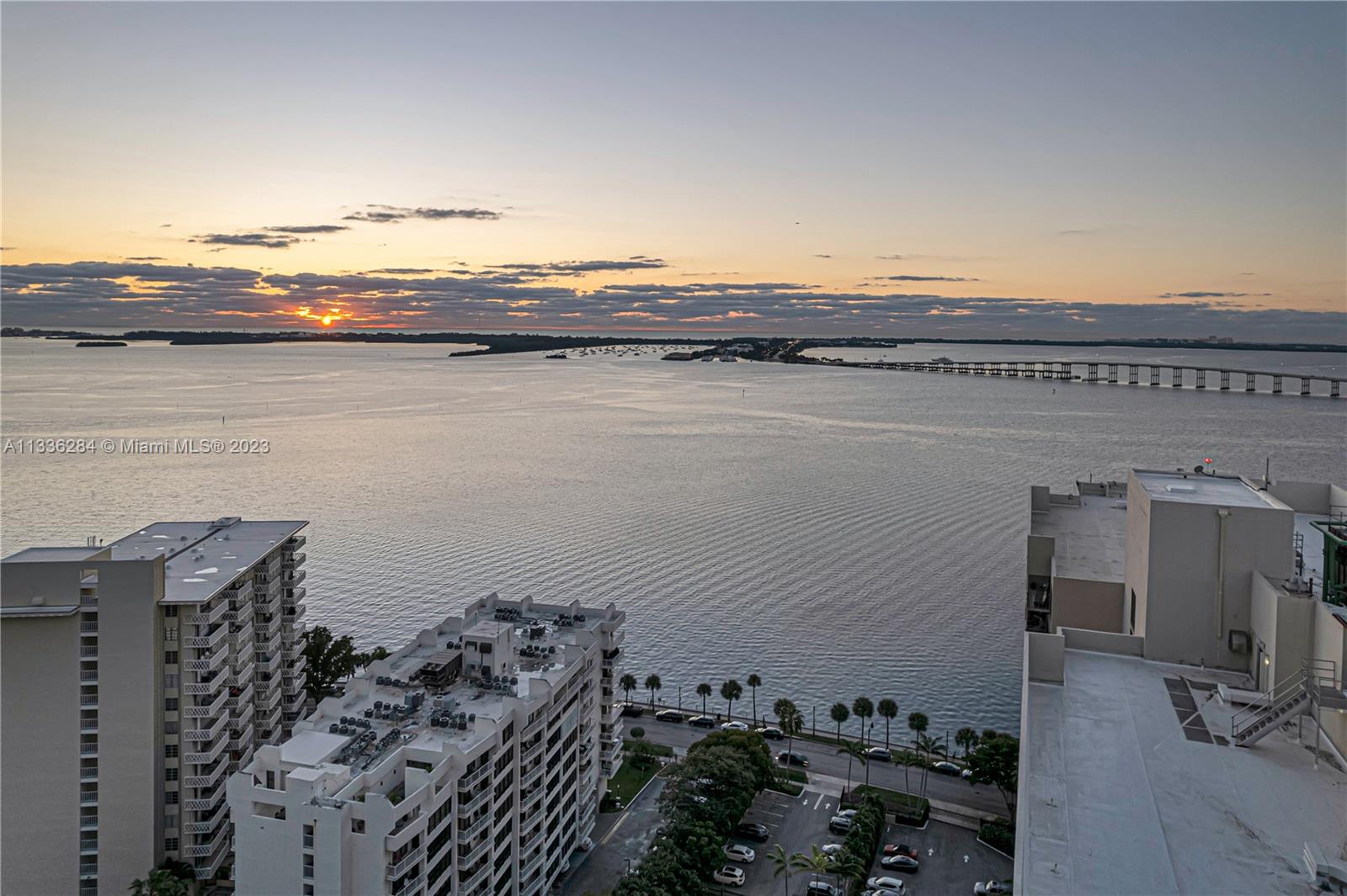 1450 Brickell Bay Dr Unit: 1006