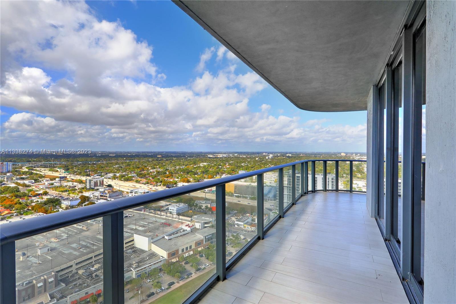 121 NE 34th St Unit: 3016