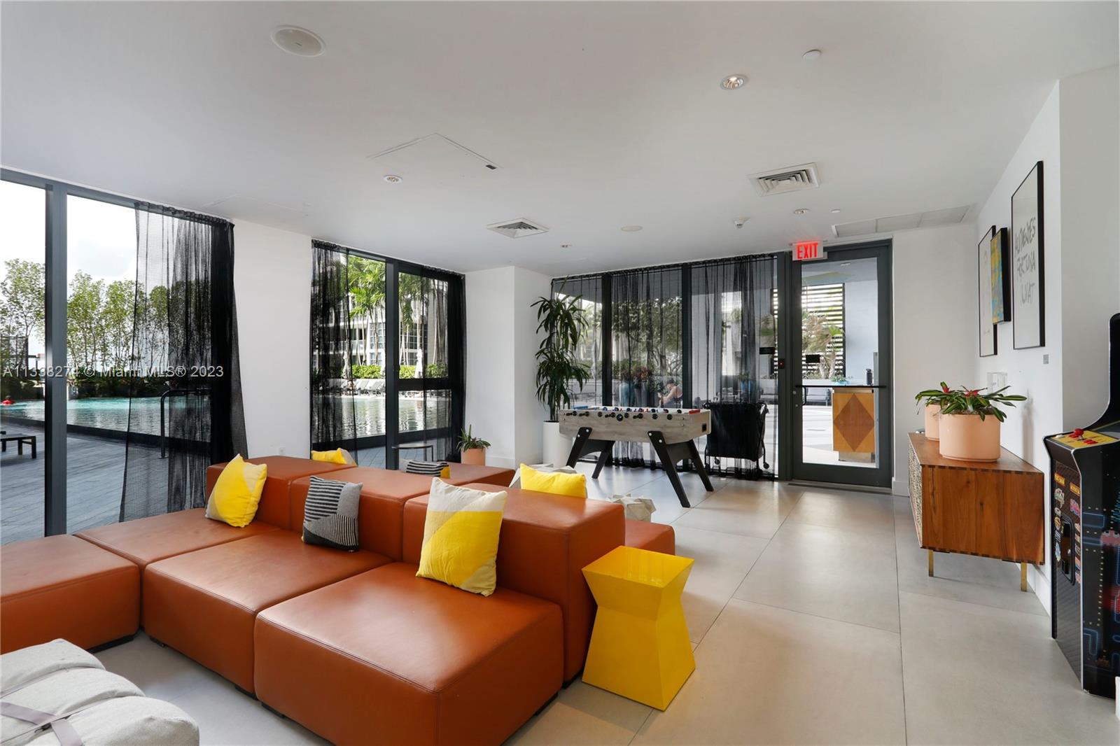 121 NE 34th St Unit: 3016