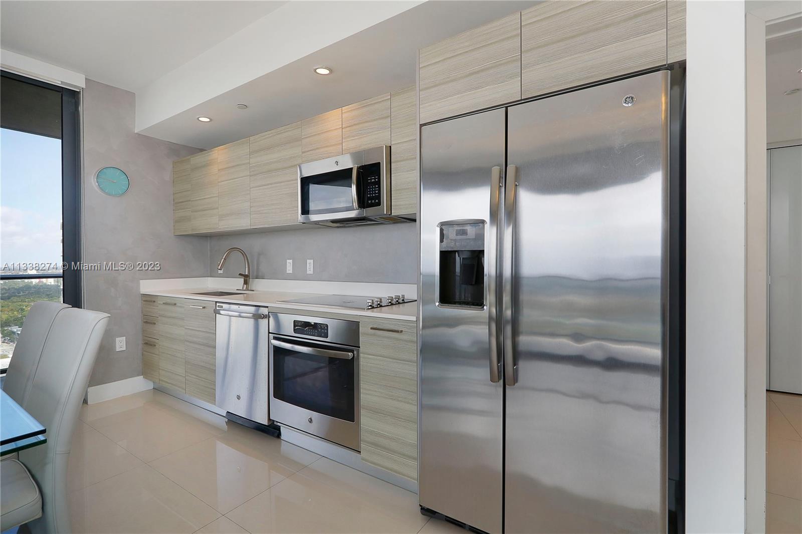 121 NE 34th St Unit: 3016