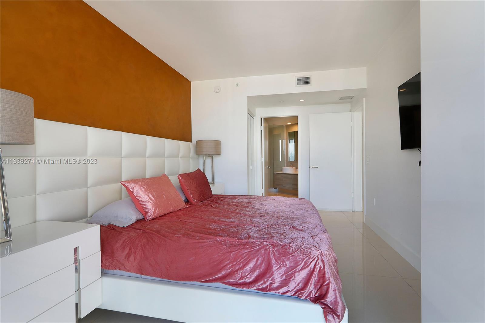 121 NE 34th St Unit: 3016
