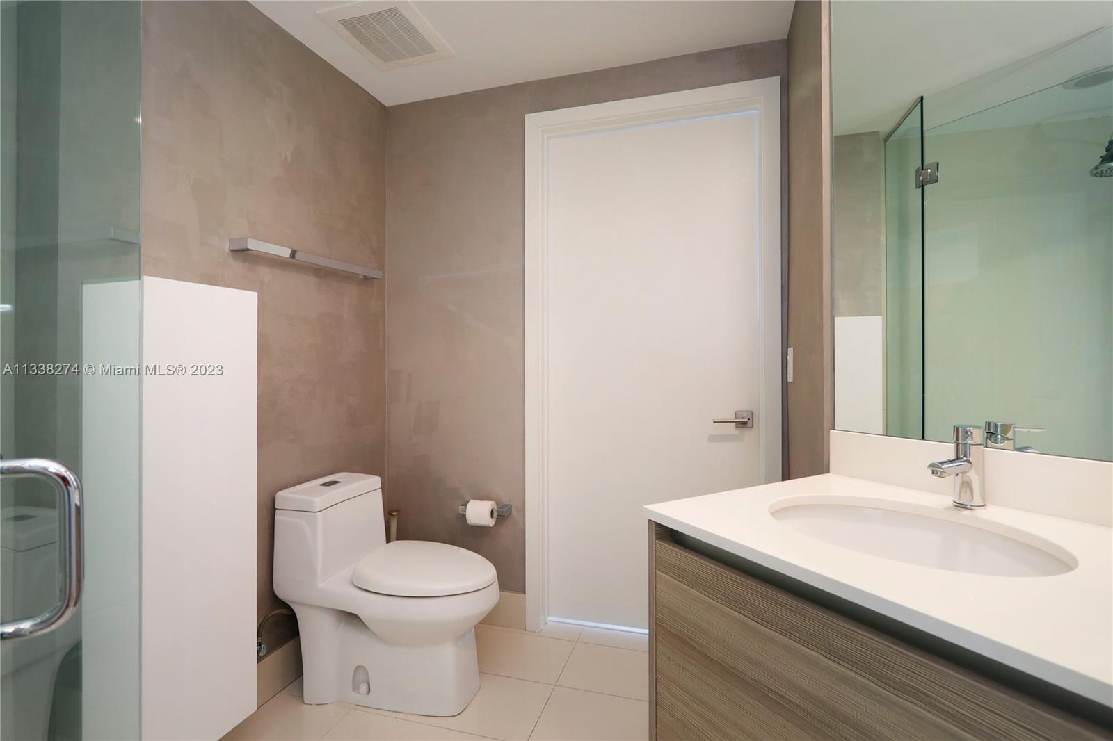 121 NE 34th St Unit: 3016