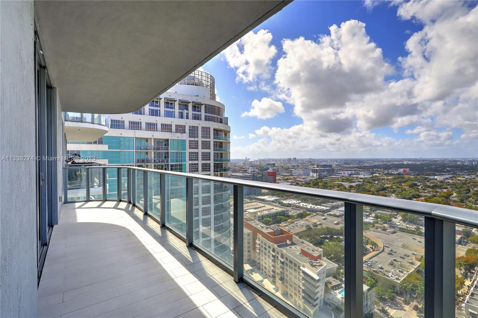 121 NE 34th St Unit: 3016