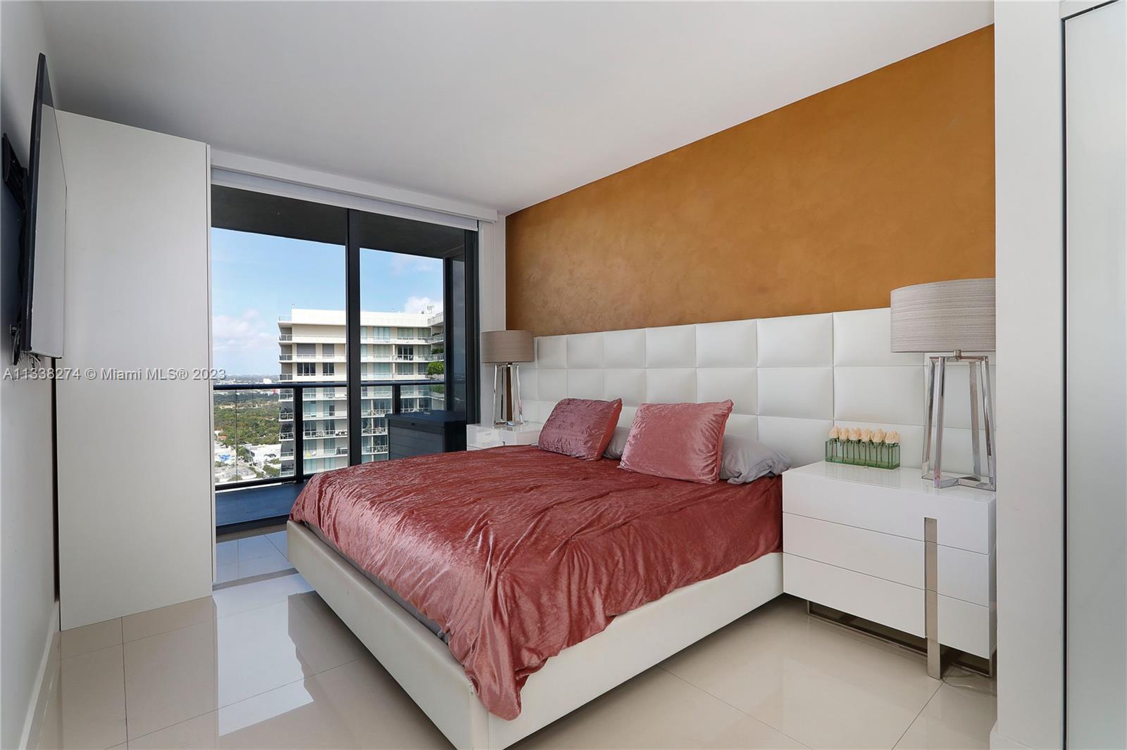 121 NE 34th St Unit: 3016