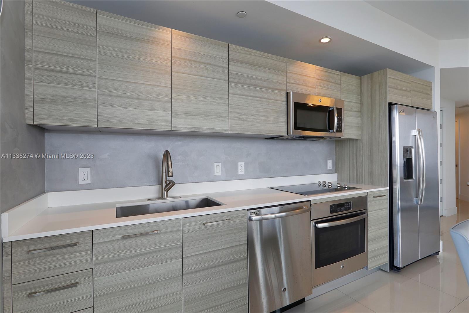 121 NE 34th St Unit: 3016