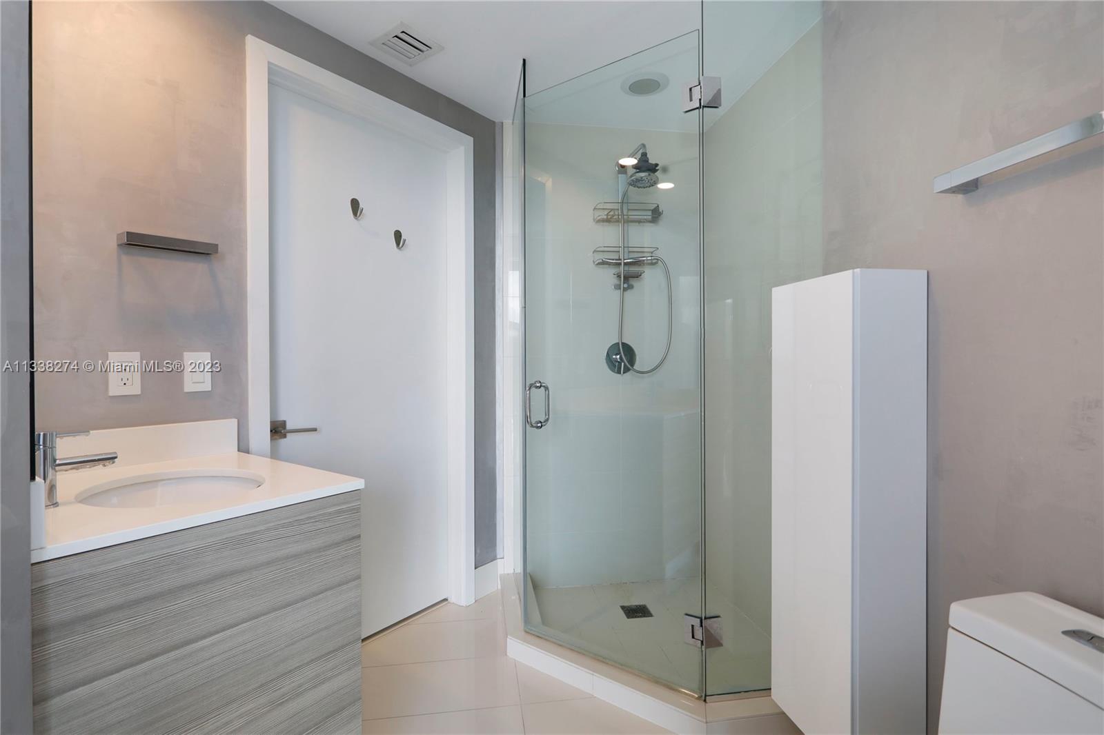 121 NE 34th St Unit: 3016