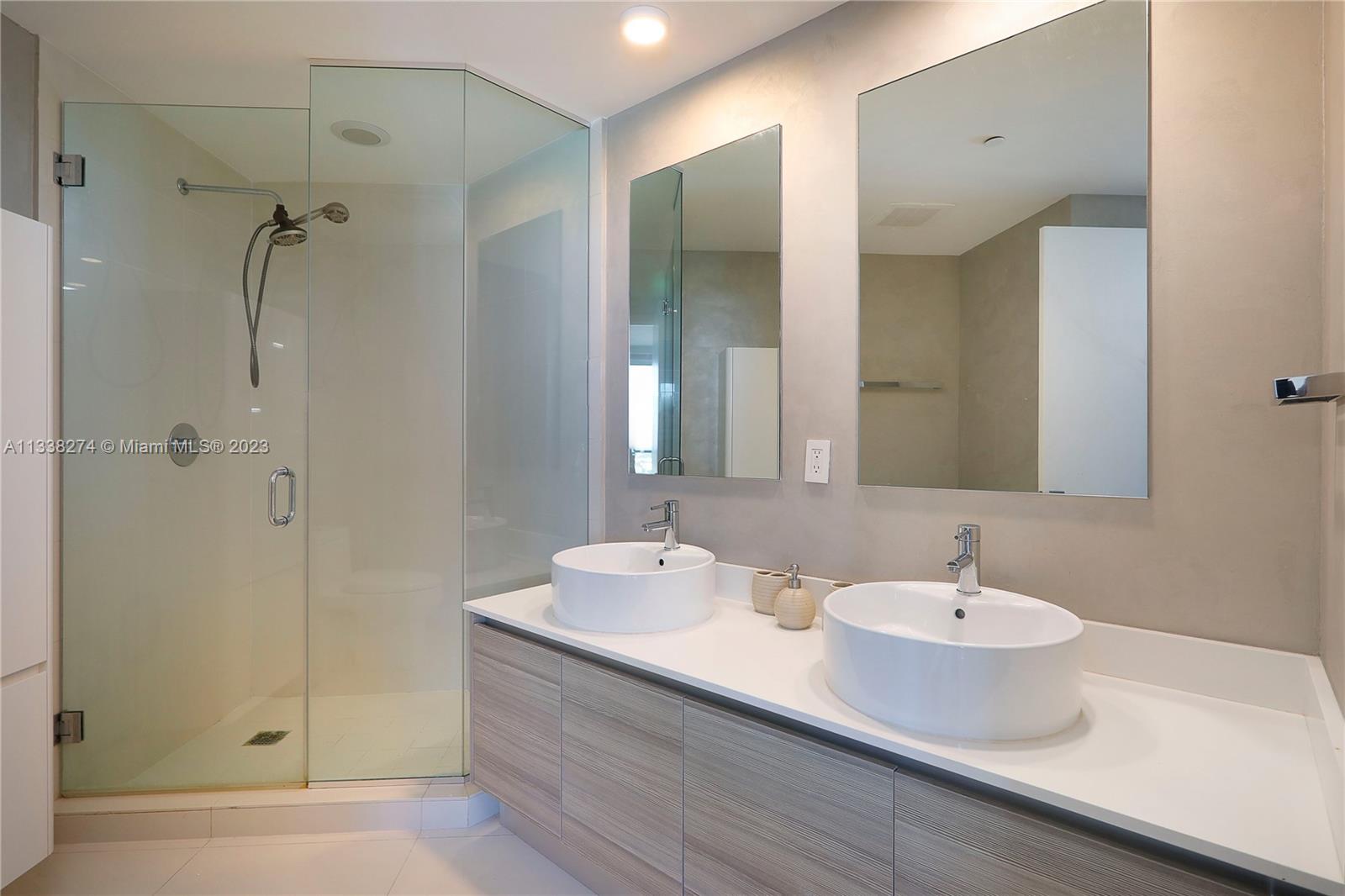 121 NE 34th St Unit: 3016