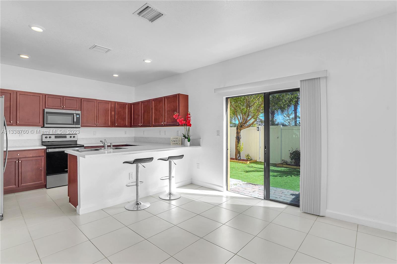 9271 W 32nd Ln Unit: 9271