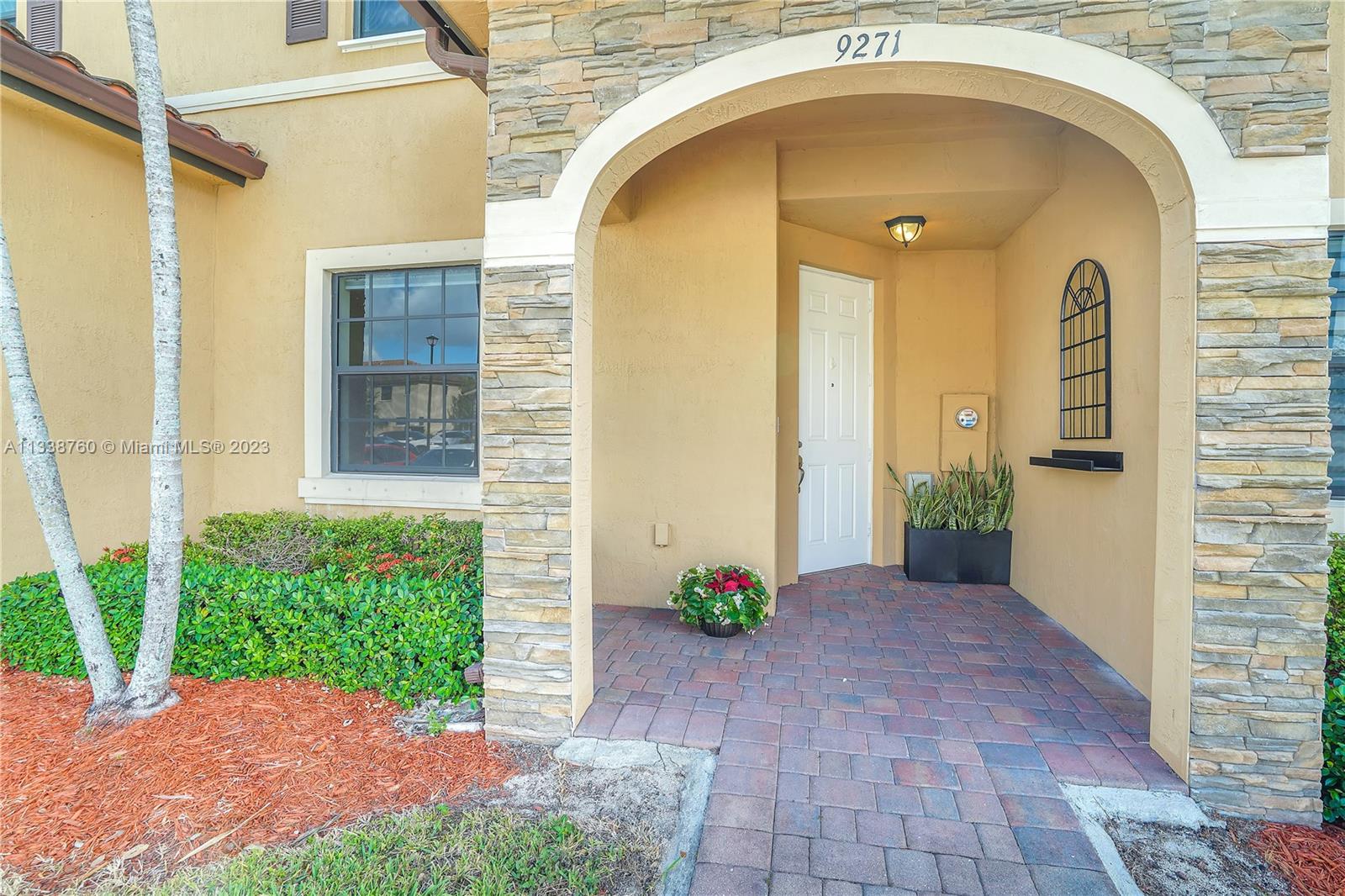 9271 W 32nd Ln Unit: 9271