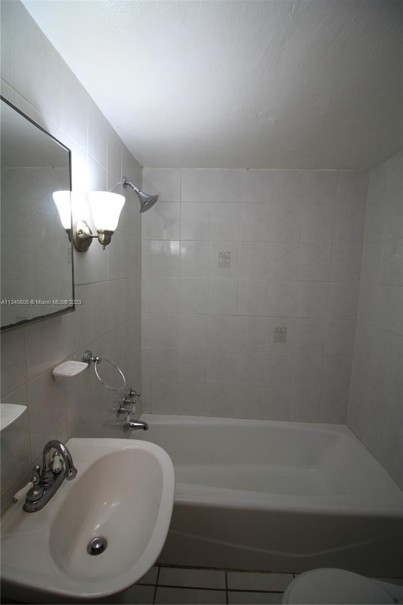 1937 SW 19th Ave Unit: 0