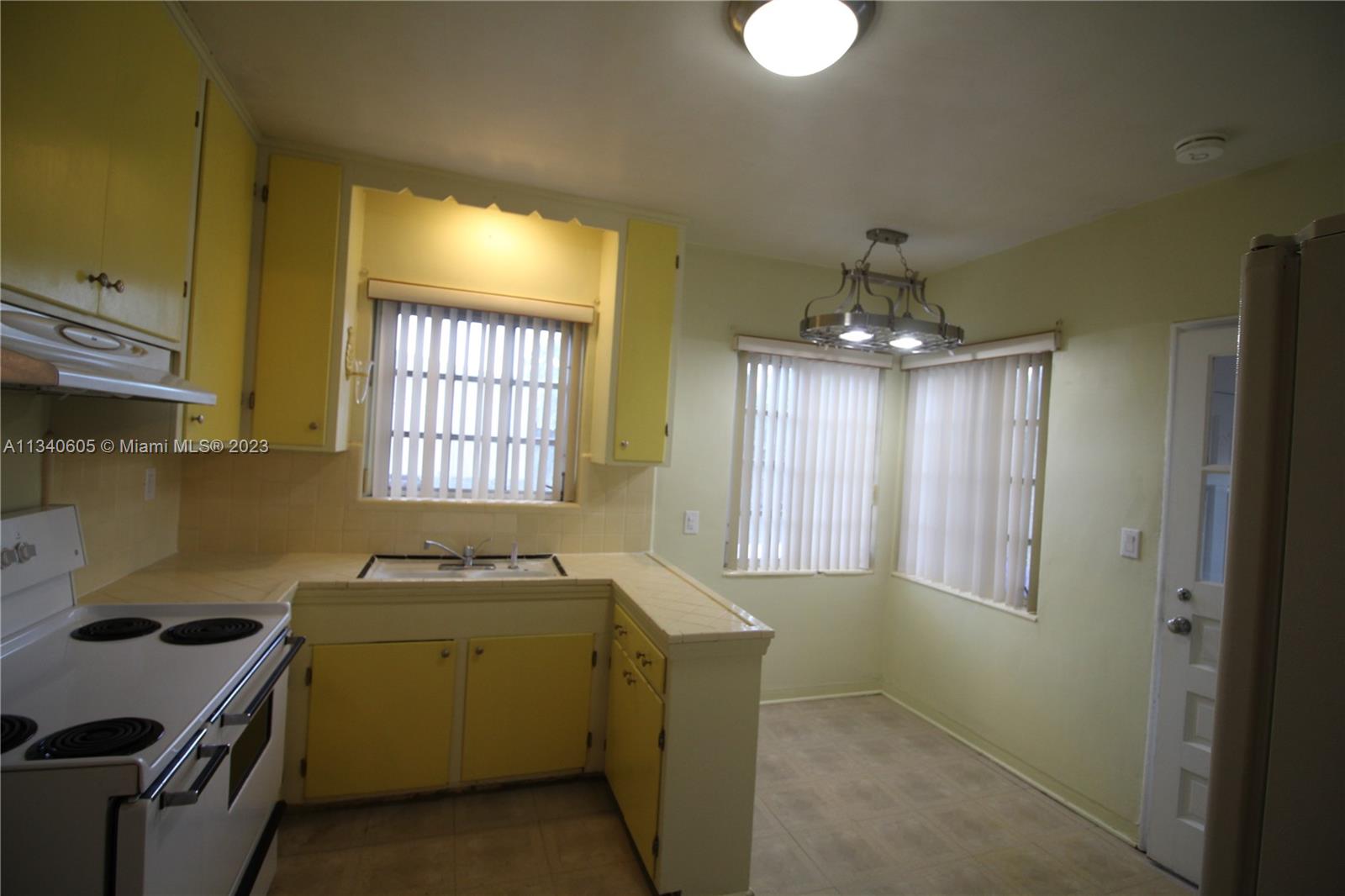 1937 SW 19th Ave Unit: 0