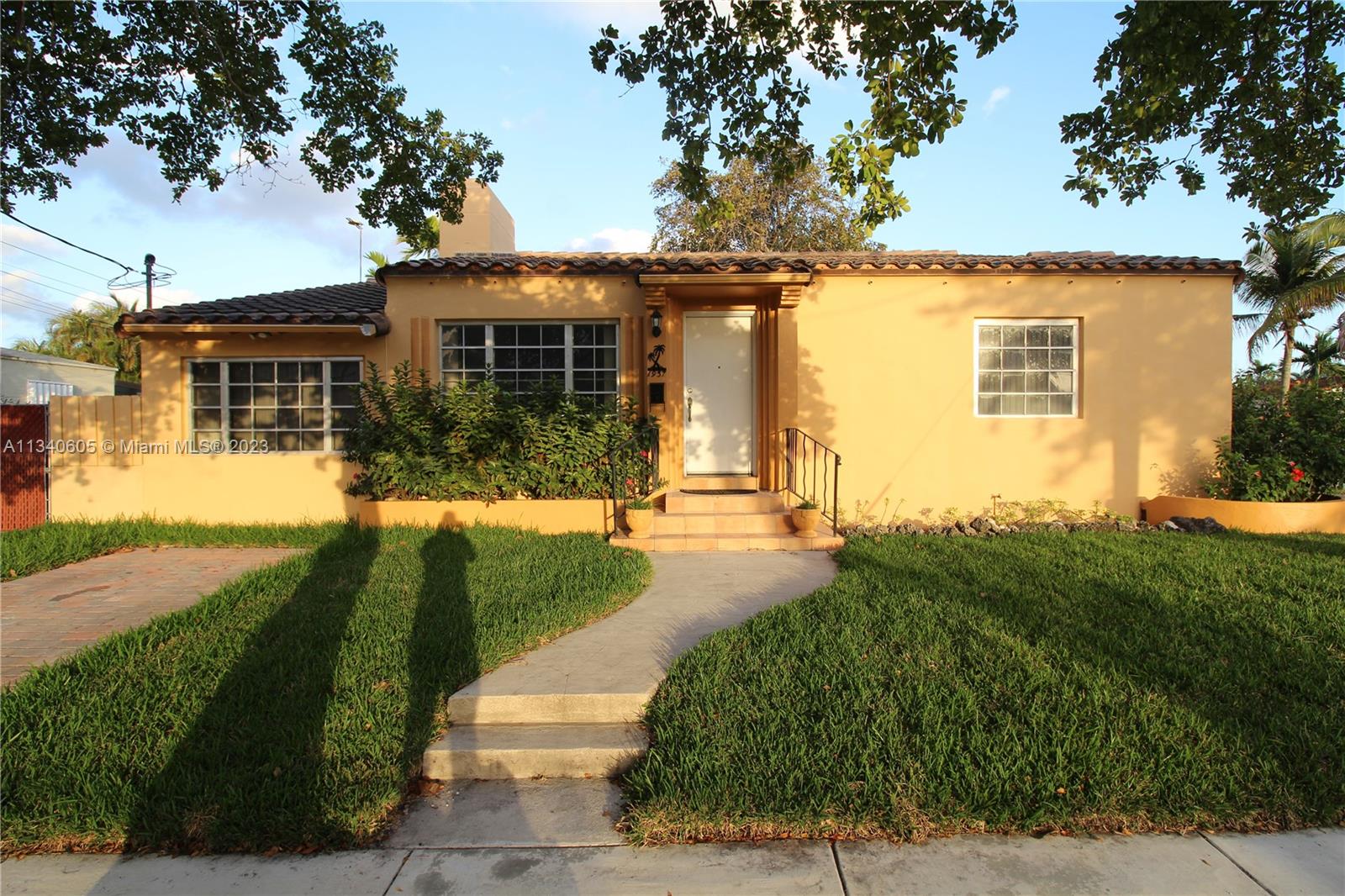 1937 SW 19th Ave Unit: 0