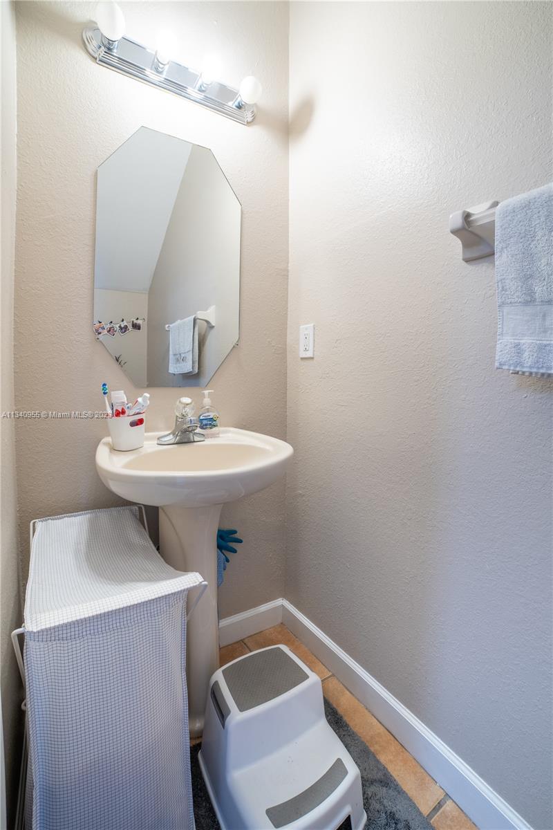 5580 NW 107th Ave Unit: 1204