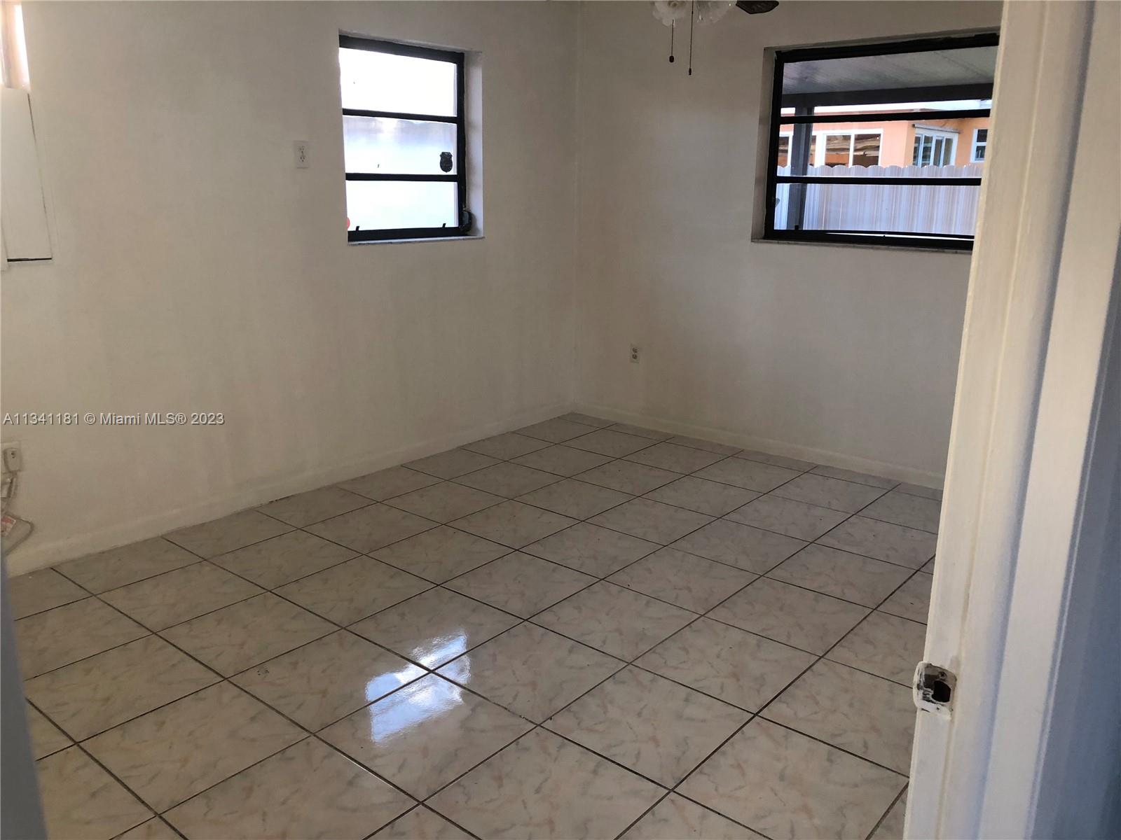 3321 NW 18th St Unit: REAR