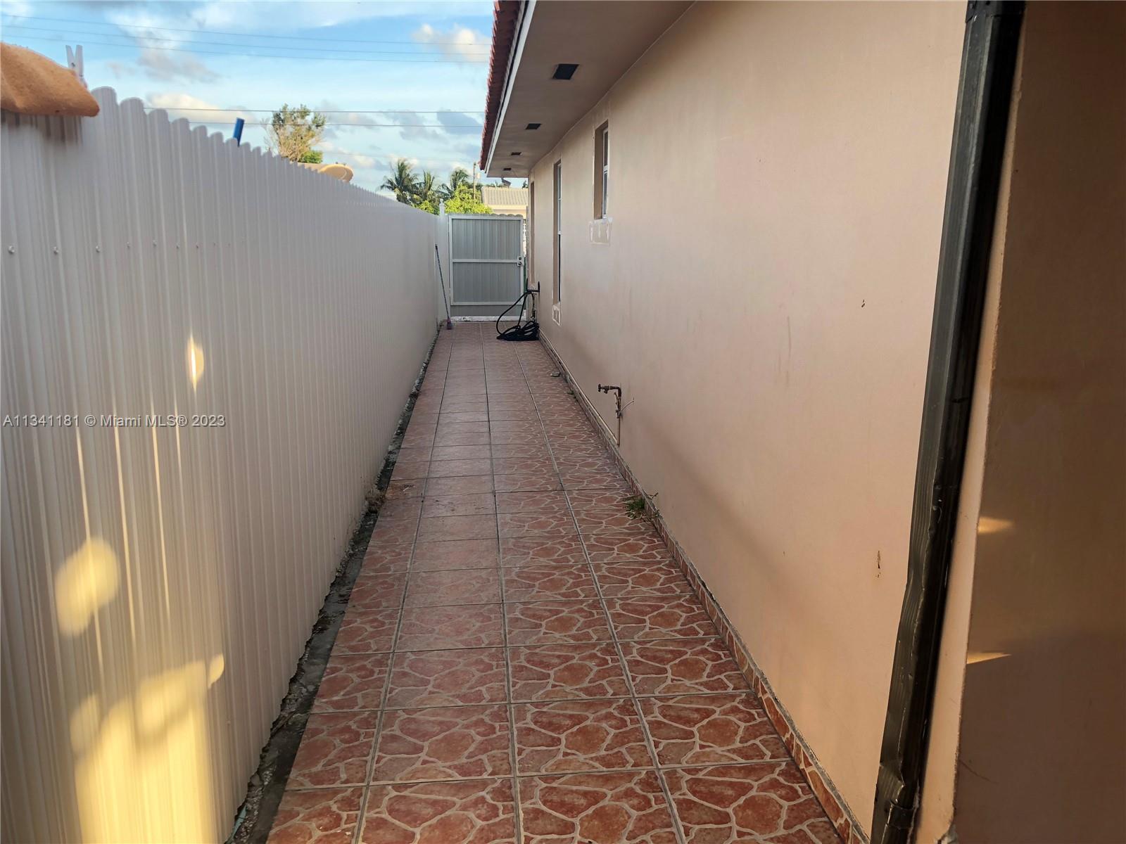 3321 NW 18th St Unit: REAR