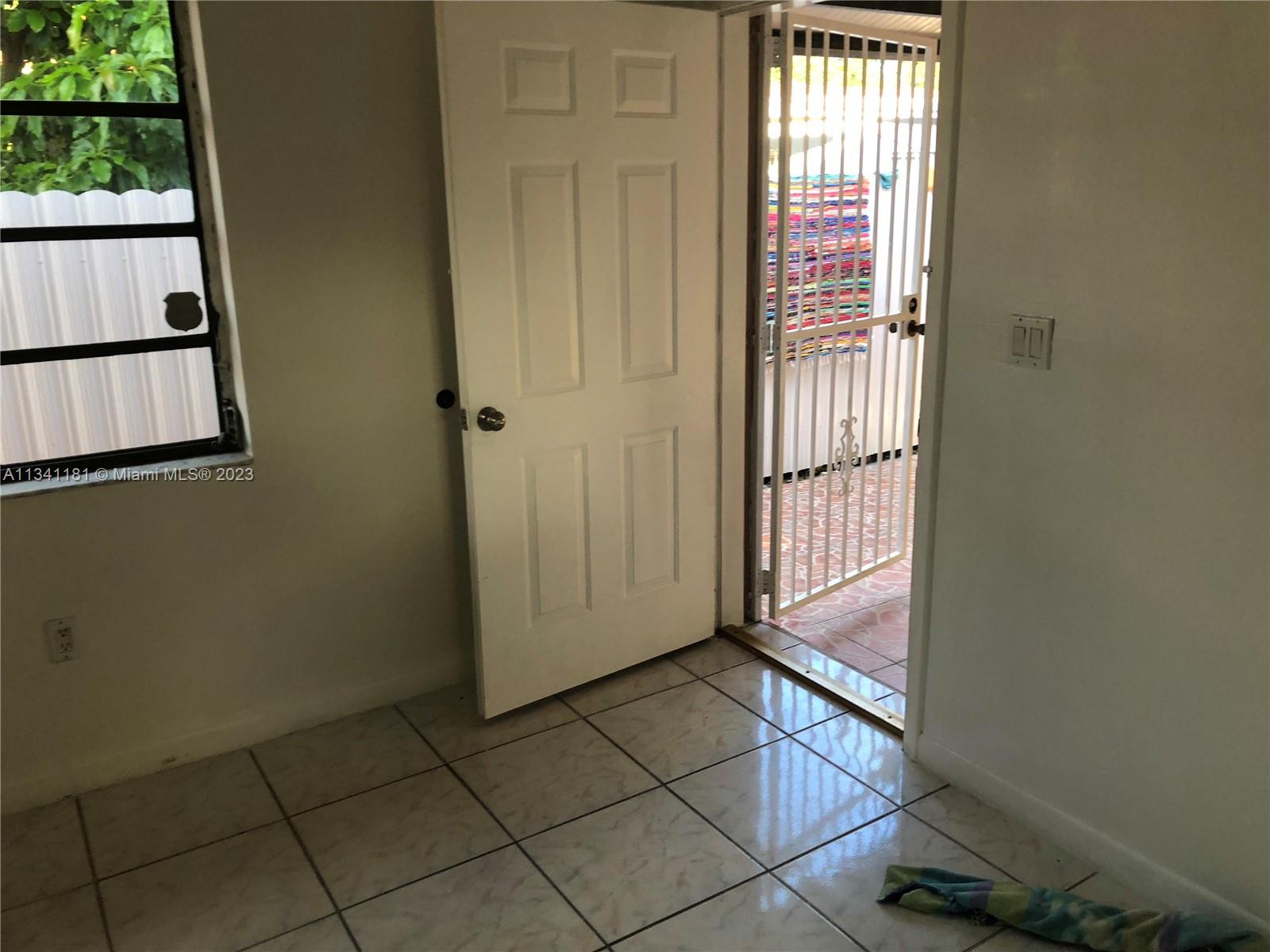 3321 NW 18th St Unit: REAR