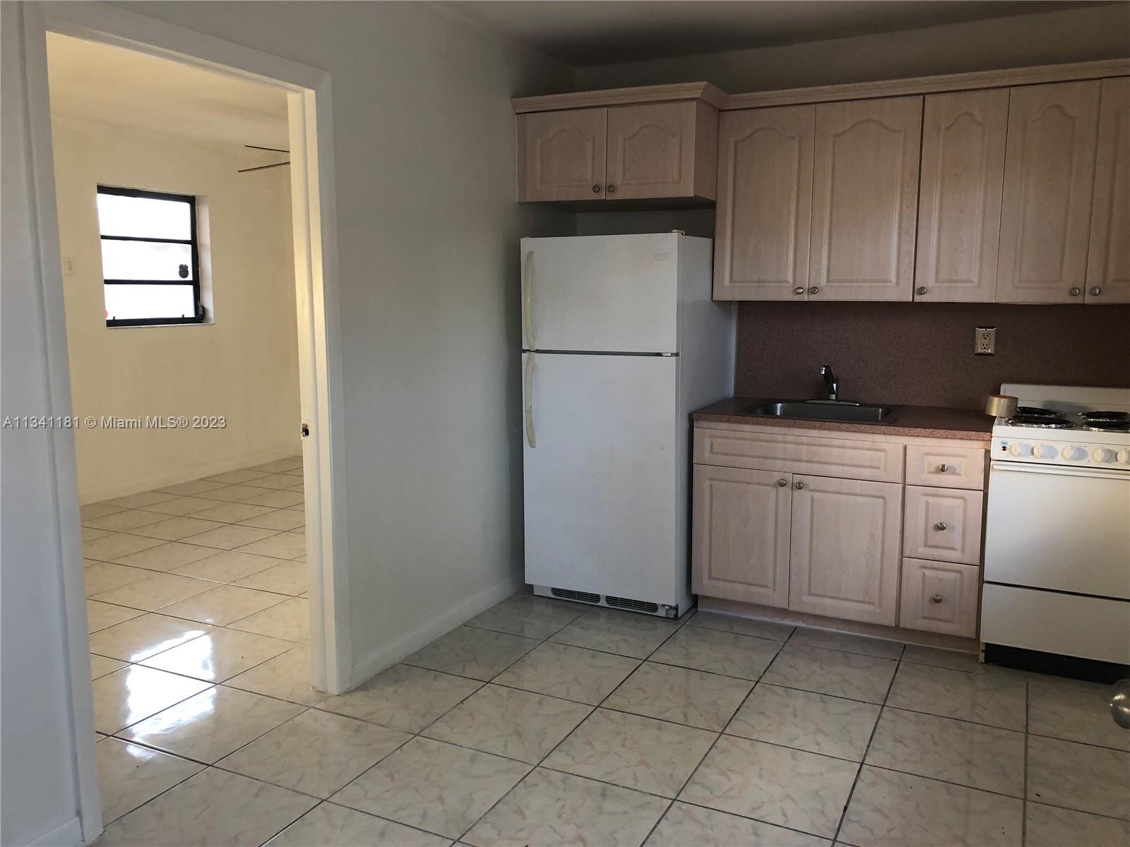 3321 NW 18th St Unit: REAR