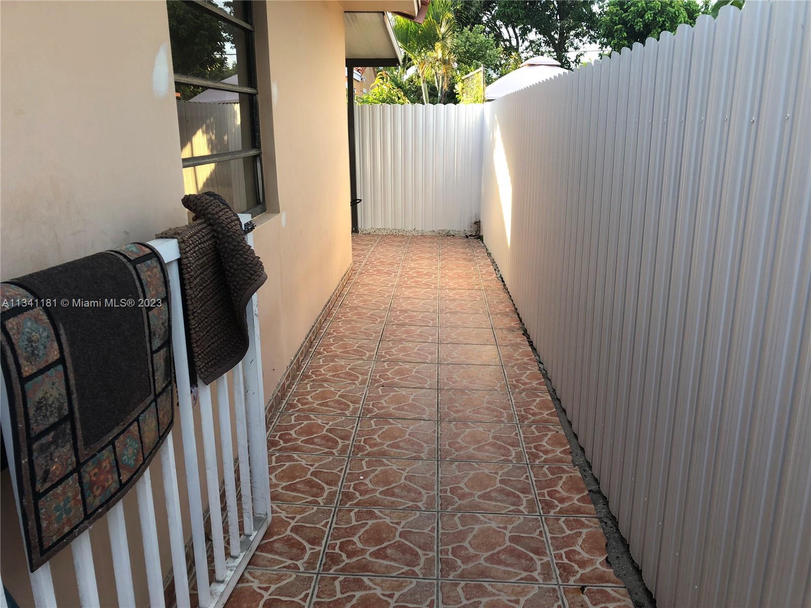 3321 NW 18th St Unit: REAR