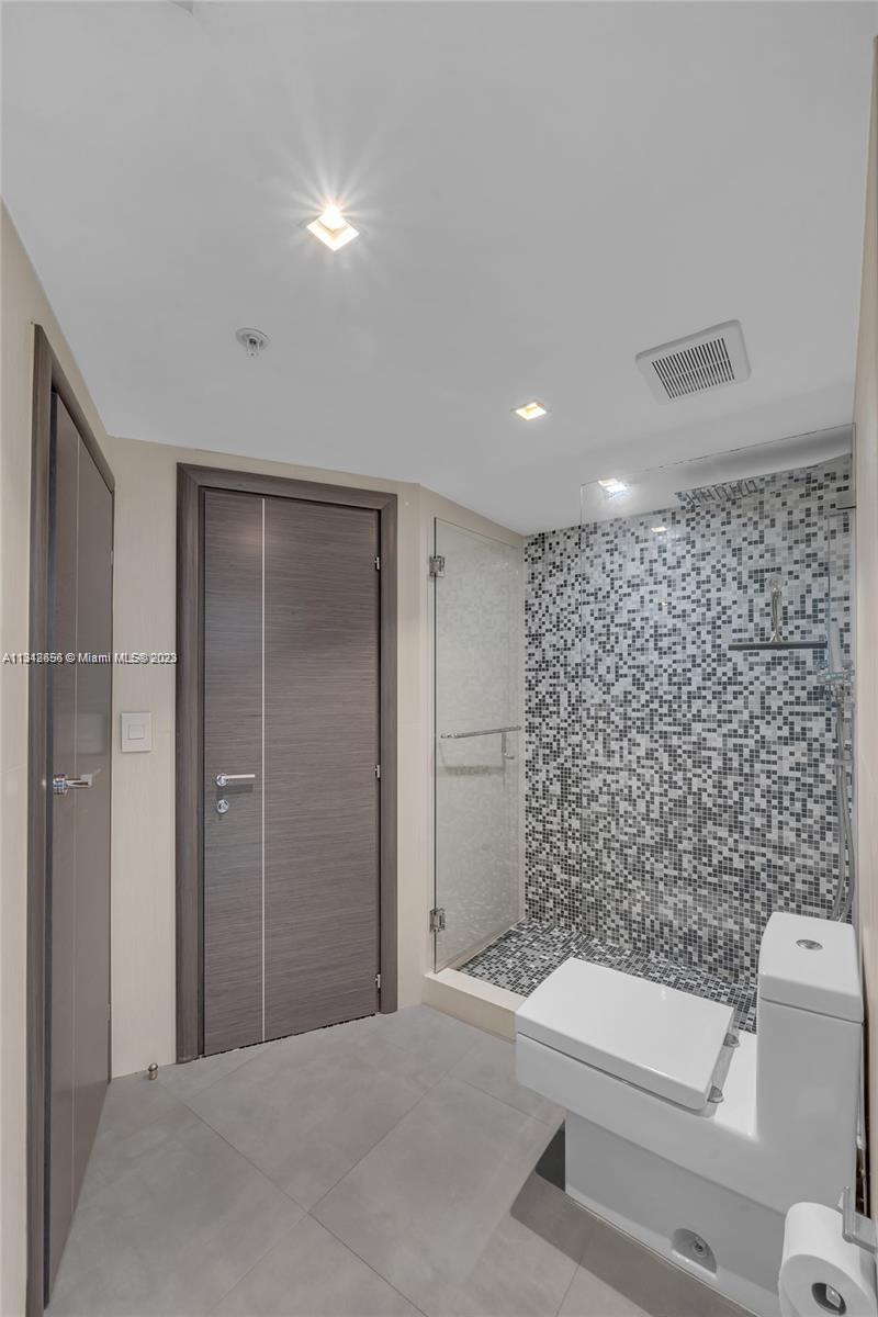 1750 N Bayshore Dr Unit: 1402