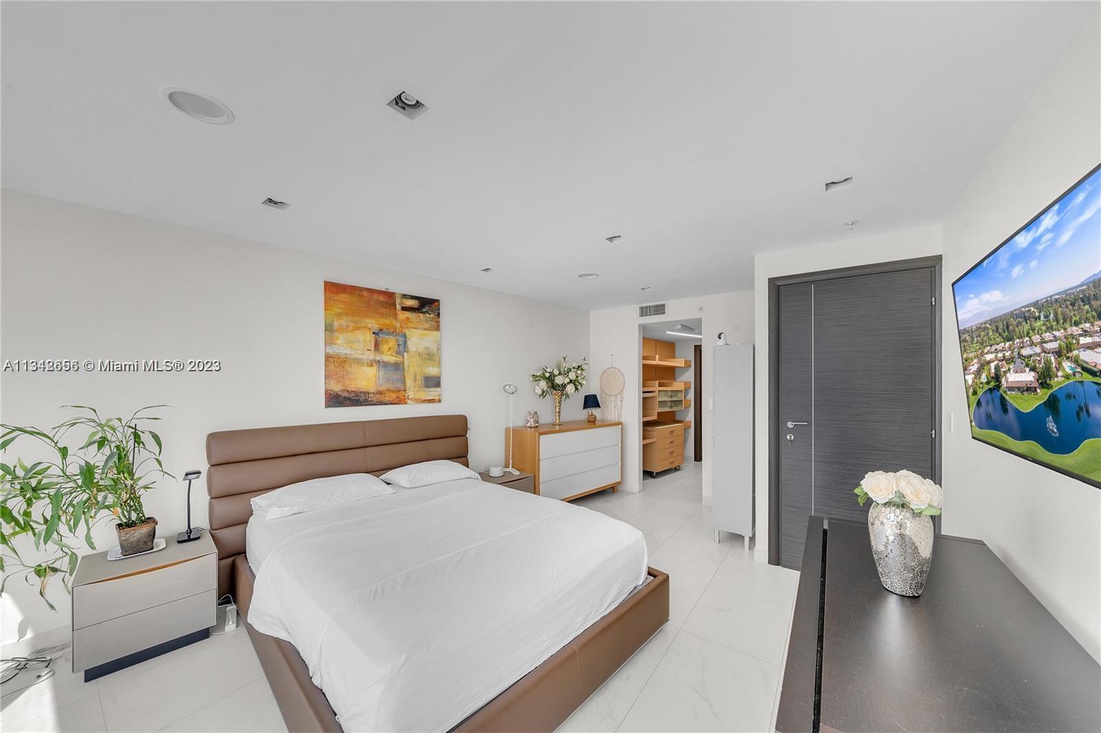 1750 N Bayshore Dr Unit: 1402