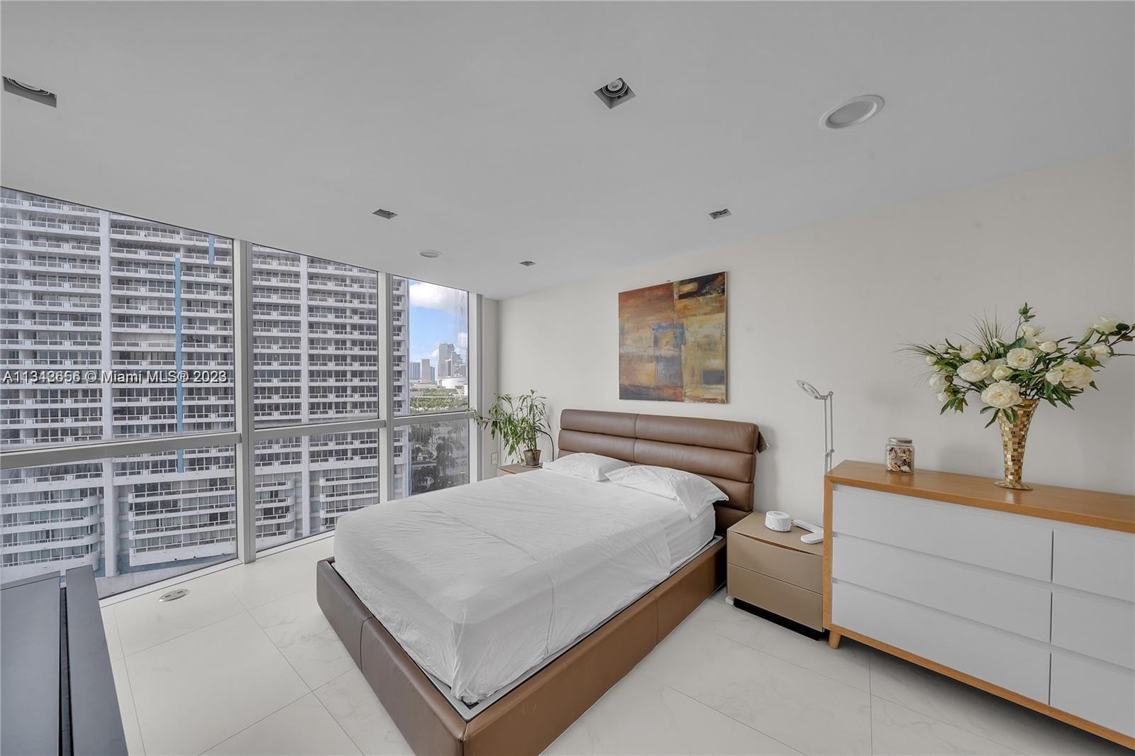 1750 N Bayshore Dr Unit: 1402