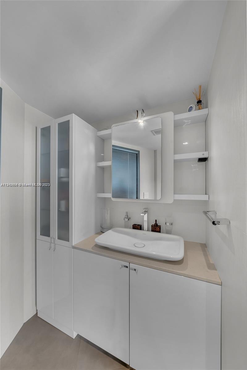 1750 N Bayshore Dr Unit: 1402