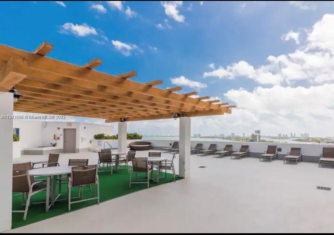 1750 N Bayshore Dr Unit: 1402