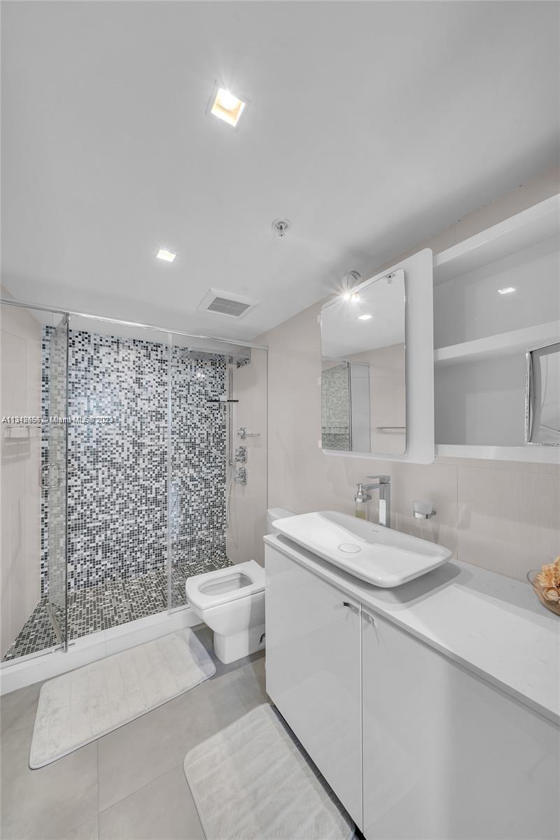 1750 N Bayshore Dr Unit: 1402