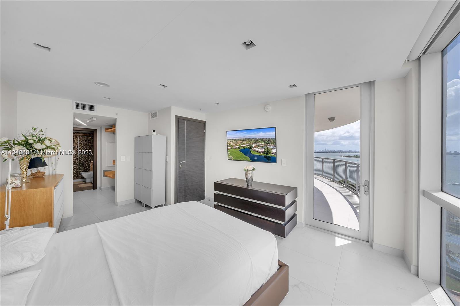 1750 N Bayshore Dr Unit: 1402