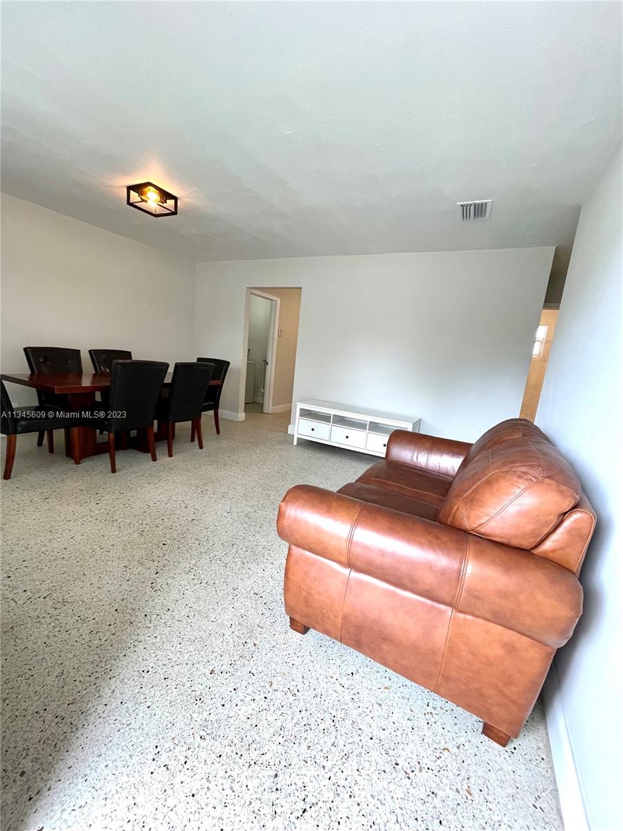727 SW 7th Ave Unit: 1B