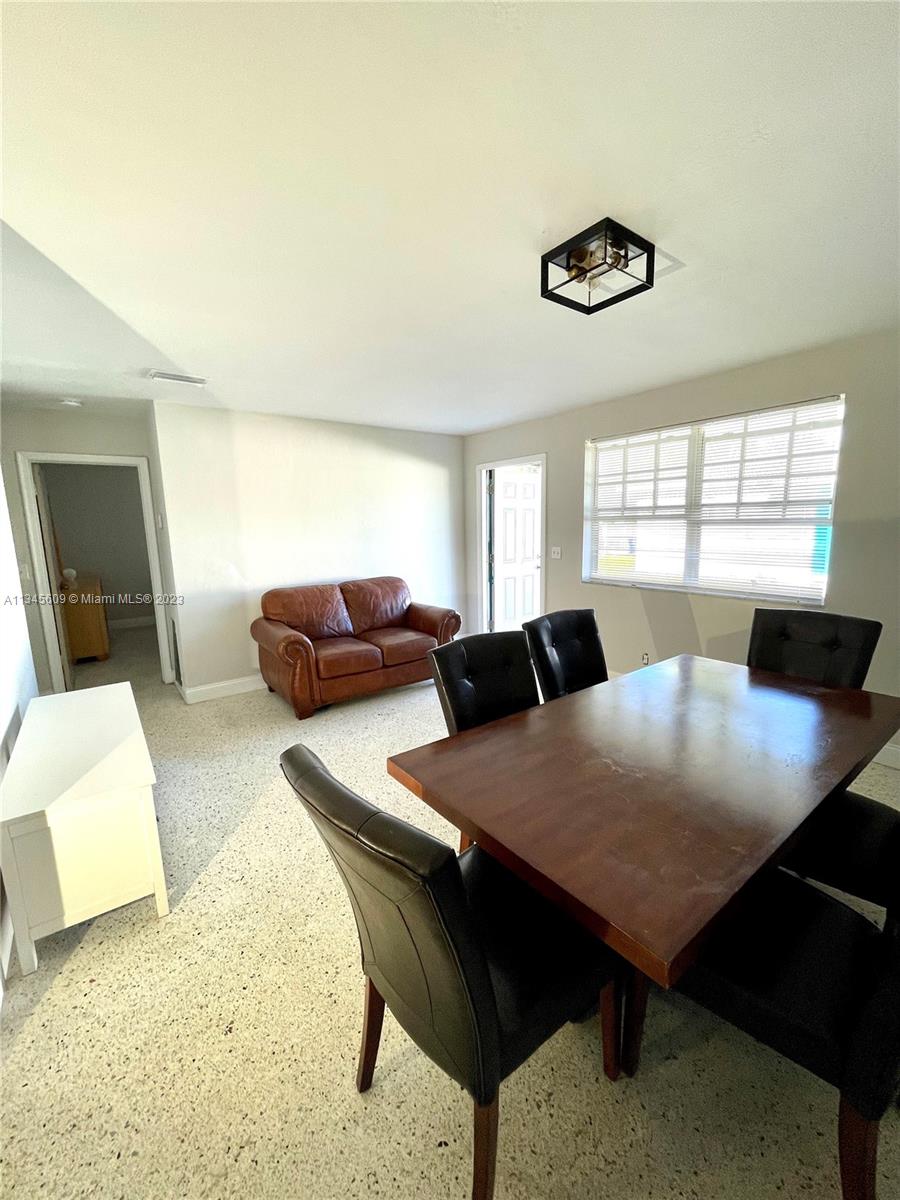 727 SW 7th Ave Unit: 1B