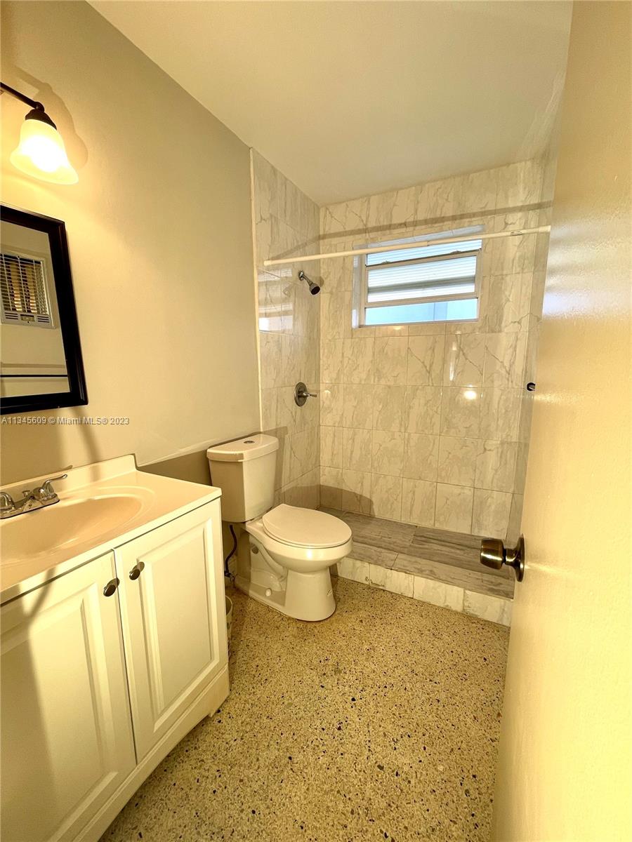 727 SW 7th Ave Unit: 1B