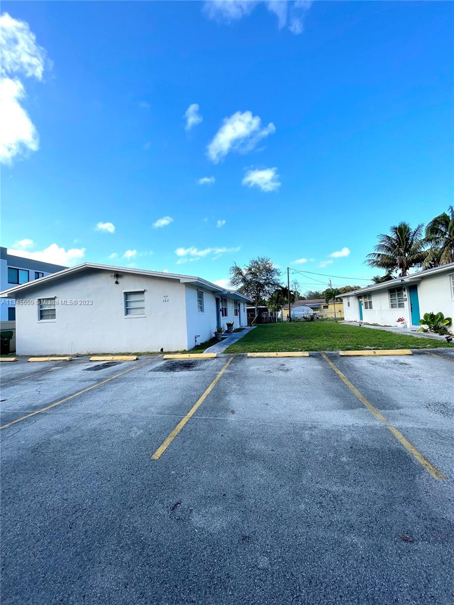727 SW 7th Ave Unit: 1B