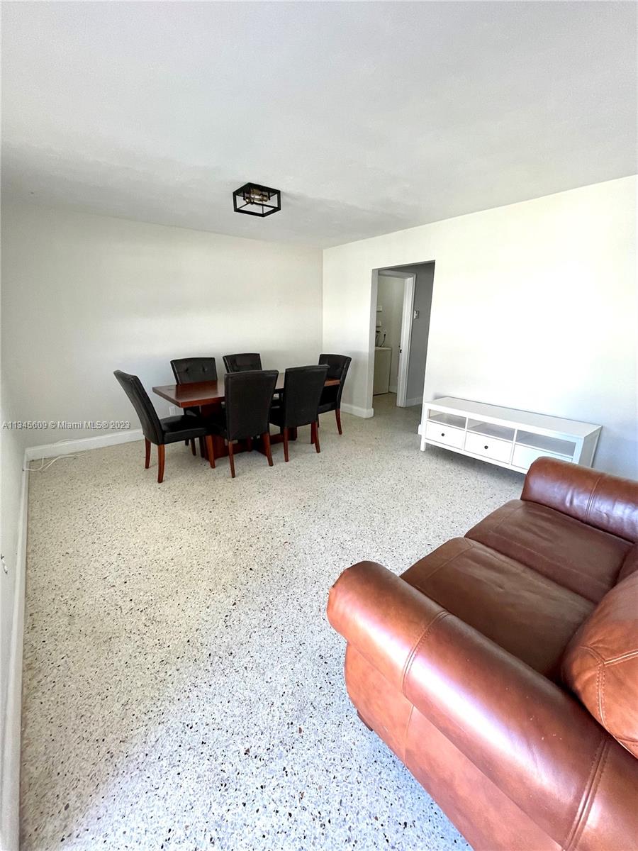 727 SW 7th Ave Unit: 1B